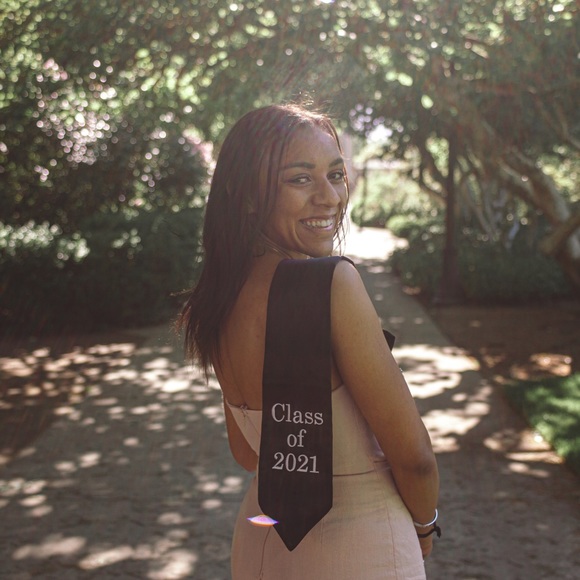 Meet your Posher, Monica - Picture 1 of 2